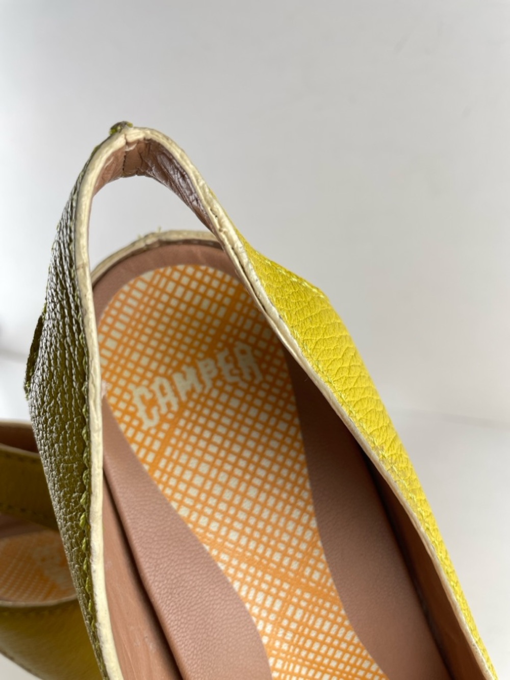 Camper Leather Peep Toe Heels Size 39 Yellow Sculptural Wedge Pumps - Picture 8 of 9